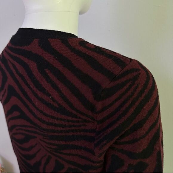 ɢᴜᴄ ᴛᴇᴅ ʙᴀᴋᴇʀ ᴛɪɢᴇʀ ꜱᴛʀɪᴘᴇꜱ ʟᴏɴɢ ꜱʟᴇᴇᴠᴇ ᴘᴜʟʟᴏᴠᴇʀ ᴄᴀʀᴅɪɢᴀɴ ᴄʀᴏᴘ ꜱᴡᴇᴀᴛᴇʀ - Picture 12 of 13